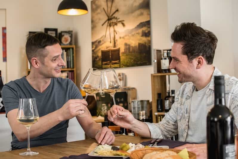 Salzbourg : Dégustation de vin guidée dans un bar à vin caché