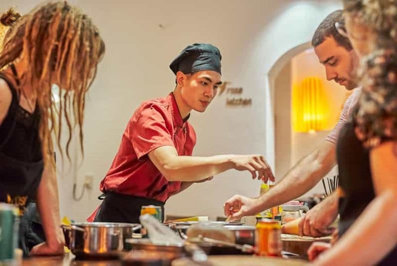 Hanoï : cours de cuisine, contes culturels, marché et transfert