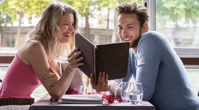 Billet Paris : dîner-croisière en début de soirée sur la Seine