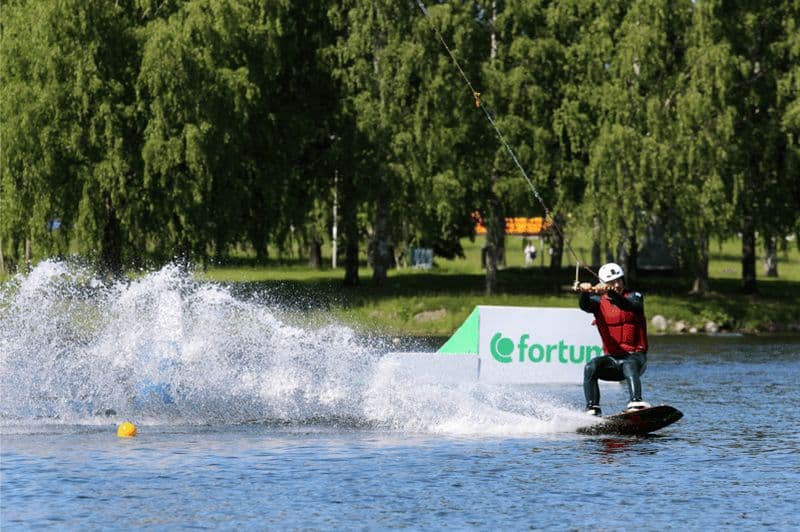 Wake Park Imatra : cours de wakeboard tracté par câble