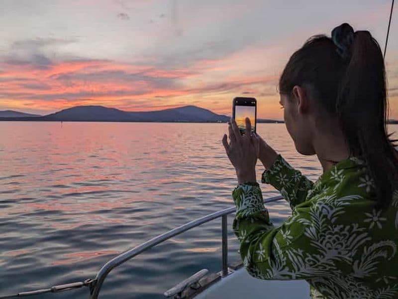 Alghero : Croisière au coucher du soleil avec apéritif