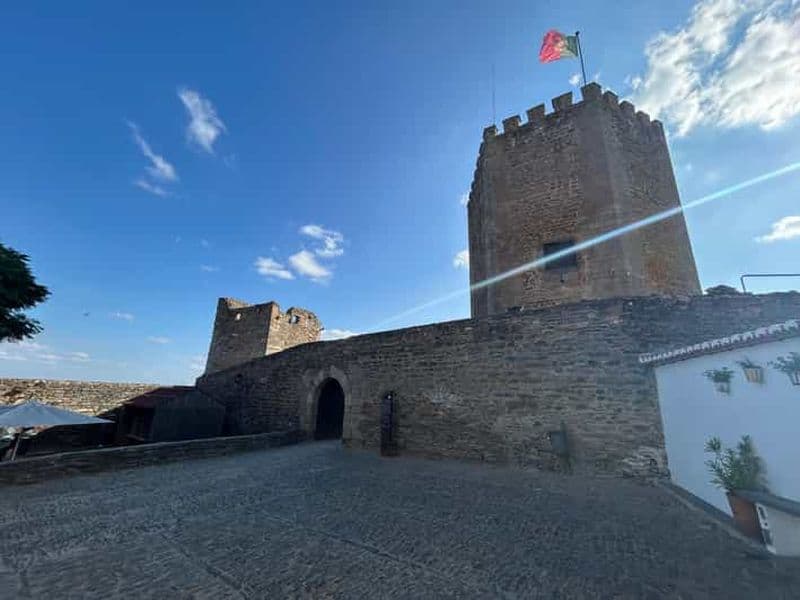 Évora : visite de Monsaraz + poterie traditionnelle à S. Pedro do Corval