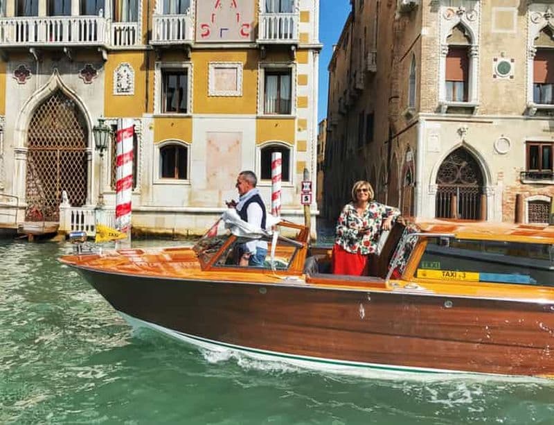 Venise : Transfert privé de la gare en bateau-taxi