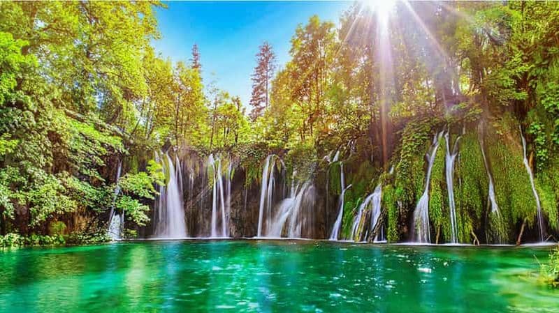 Billet Zadar : Lacs de Plitvice avec tour en bateau et visite de la vieille ville de Zadar