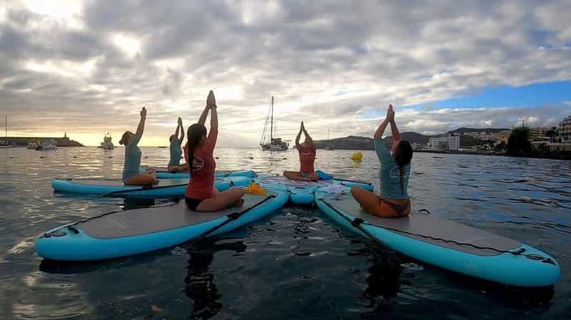 Arguineguín : Cours de yoga en stand-up paddleboard avec instructeur