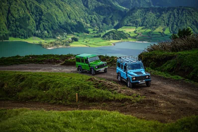Billet Visite privée d'une demi-journée en 4X4 à Sete Cidades 1-4 personnes