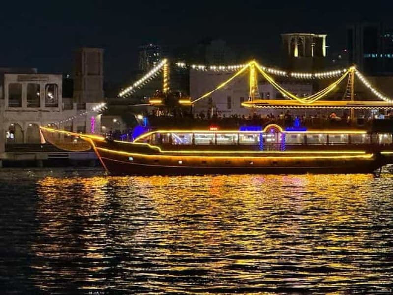 Billet Dubaï : Dîner-croisière sur le plus grand bateau traditionnel Dhow