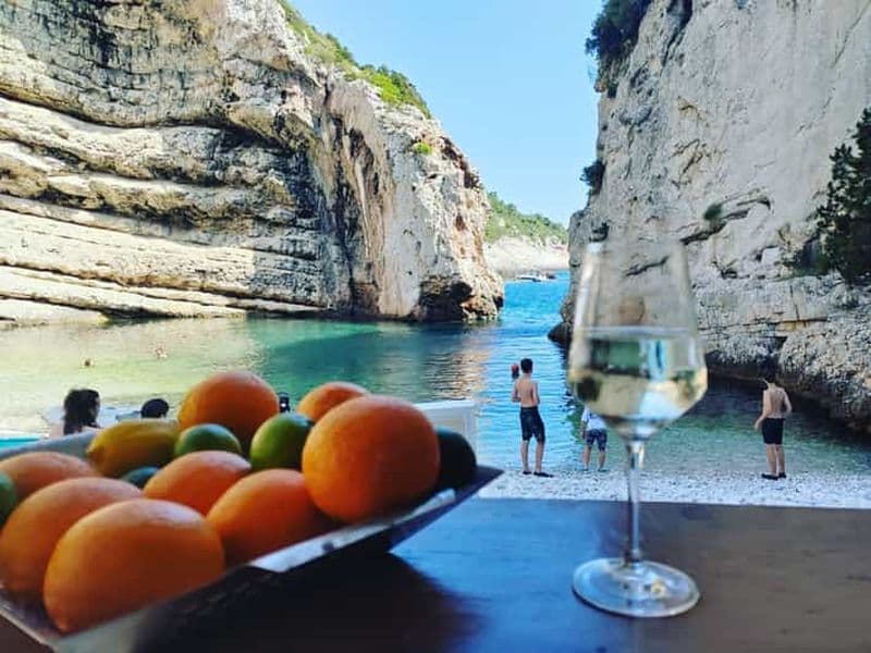 Billet Au départ de Hvar : Grotte bleue et tour en bateau des 5 îles