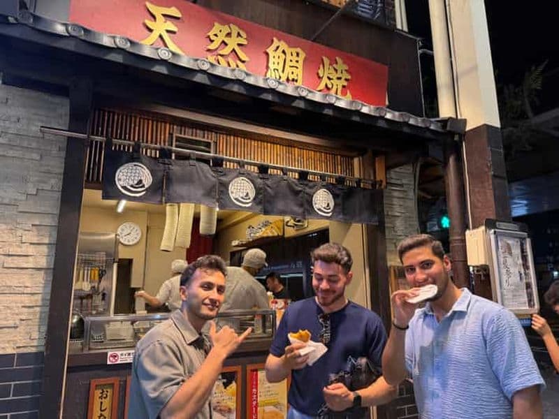 Soirée à Osaka : tournée des bars locaux, dégustation de saké et karaoké