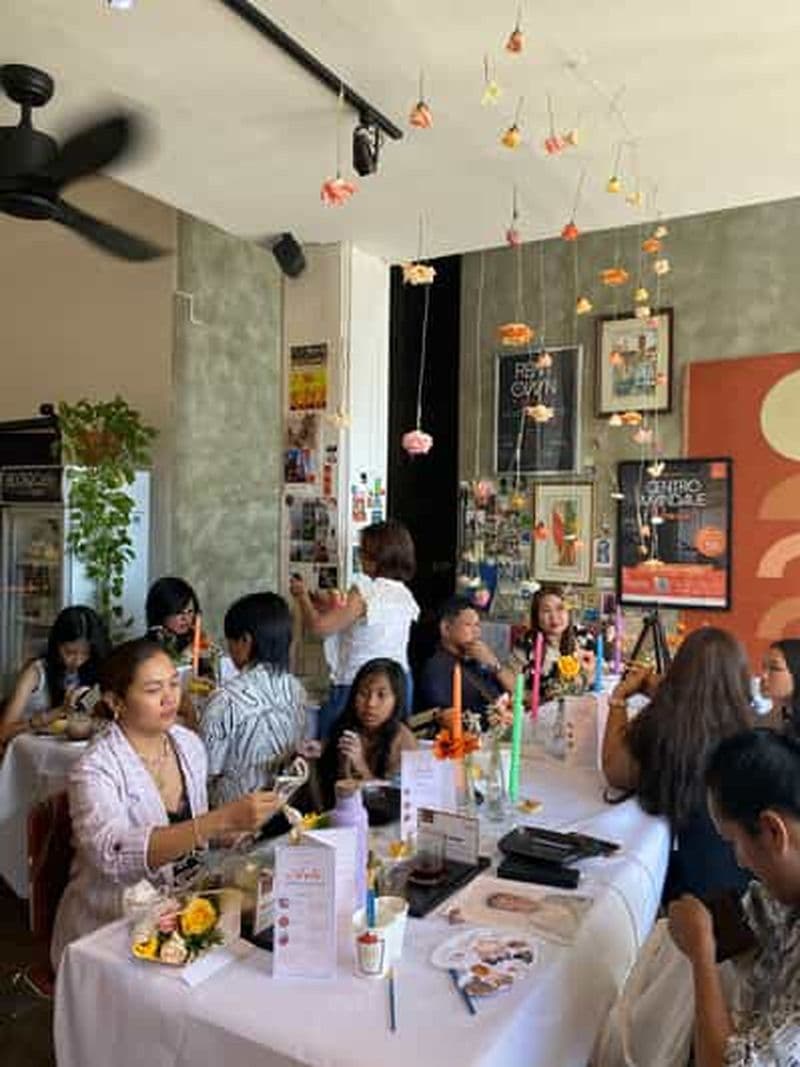 Café esthétique de la poterie d'argile culturelle à Cebu City