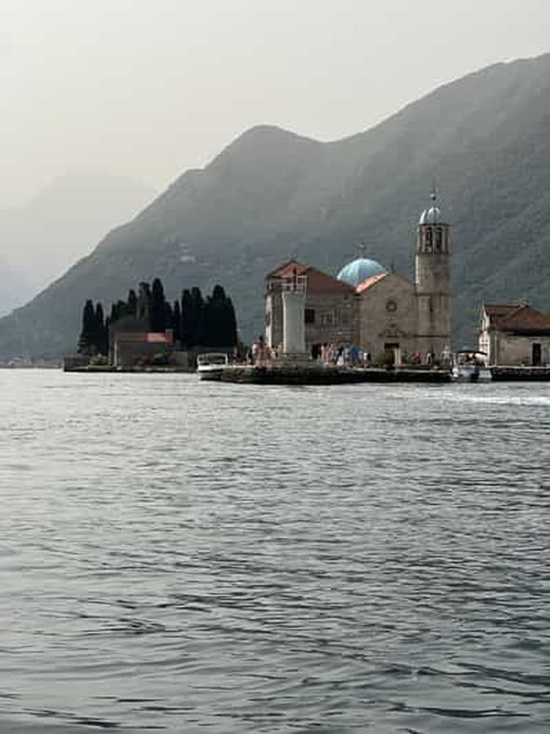 Billet Baie de Boka : Notre-Dame-du-Rocher et vieille ville de Perast