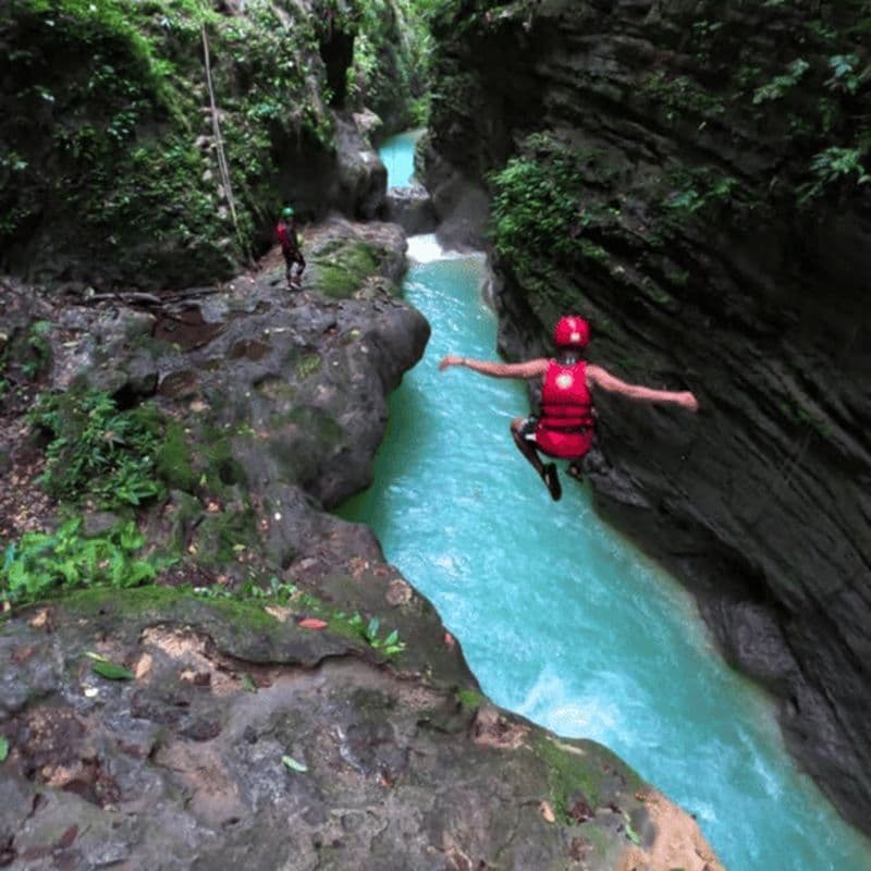 Transferts de Cebu pour le canyoning des chutes de Kawasan avec déjeuner
