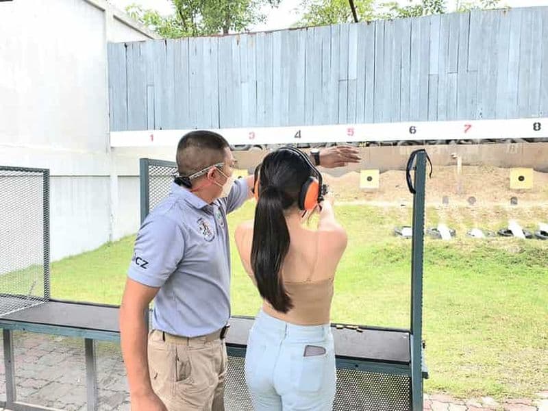Bangkok : expérience au stand de tir de défense territoriale