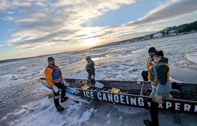 Québec : expérience en canoë de glace au coucher du soleil avec sauna