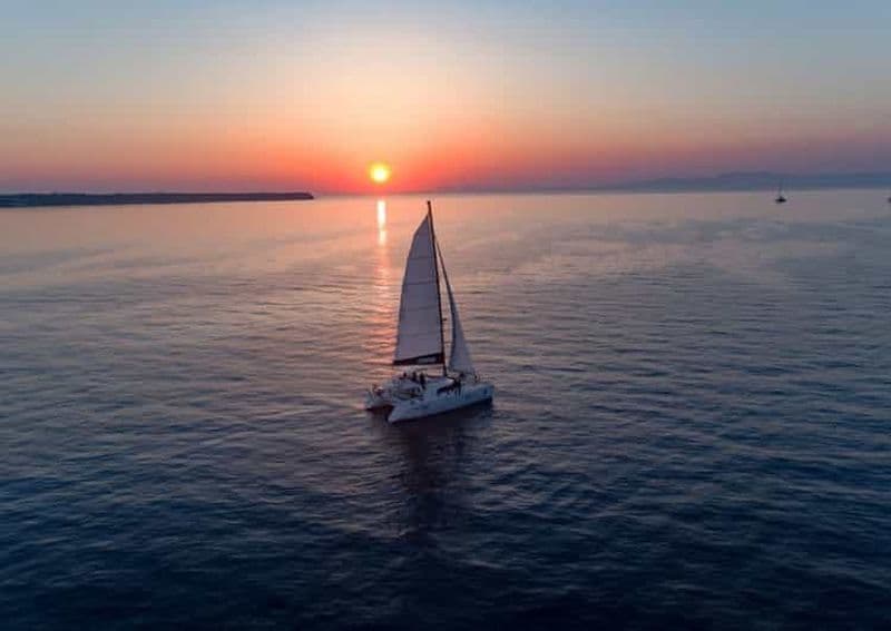 Billet Santorin : Croisière de luxe au coucher du soleil avec dîner et open bar