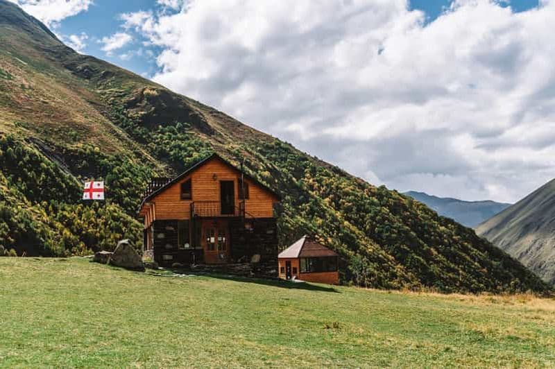 Kazbegi : Excursion d'une journée dans la vallée de Juta avec transfert en 4x4