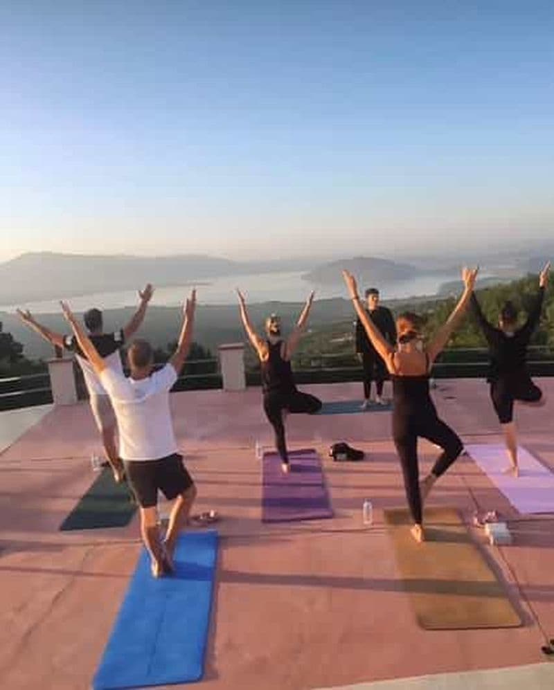 Retraite de yoga de 4 jours à Kastoria avec demi-pension, randonnée et kayak