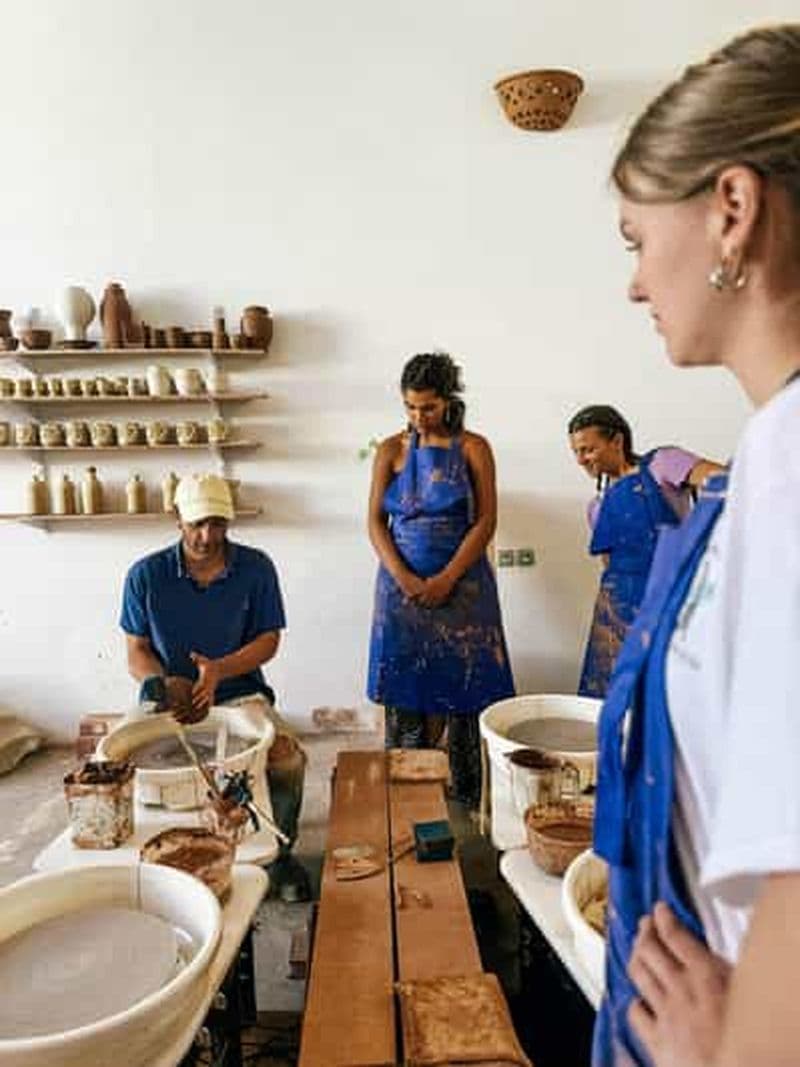 Baie de Taghazout : cours de poterie sur tour pour débutants