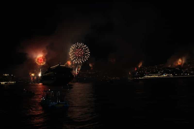 Funchal : feux d'artifice du Nouvel An en catamaran