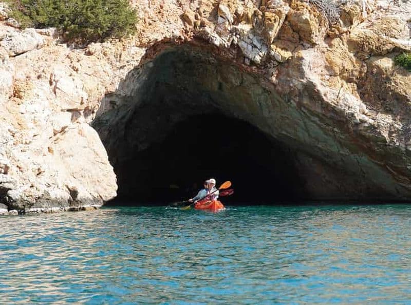 Billet Naxos : Visite de la grotte de Rina en kayak de mer avec plongée en apnée et pique-nique