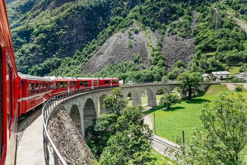 Billet Tirano - St. Moritz : billet journalier aller-retour du train rouge de la Bernina