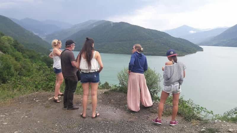 Billet Excursion d'une journée à Kazbegi, incluant un dîner fait maison et un véhicule tout-terrain