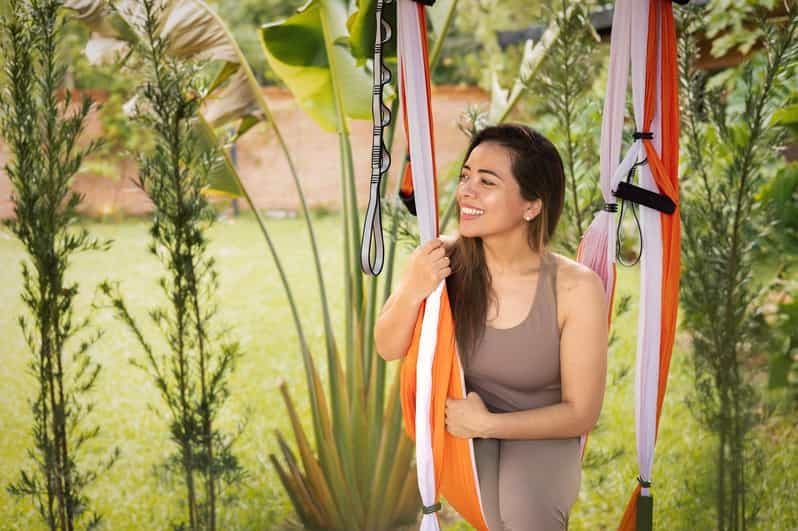 Cours de yoga aérien : élevez votre corps et votre esprit à San Bernardino.