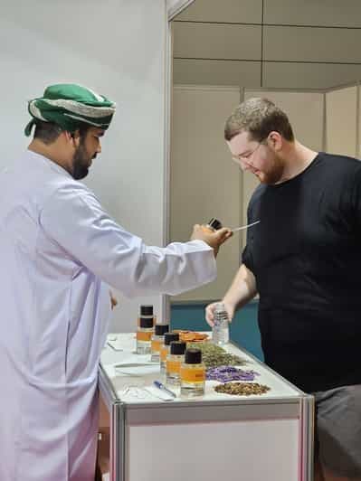 Oman : visite d'une usine de parfum avec dégustation de café traditionnel