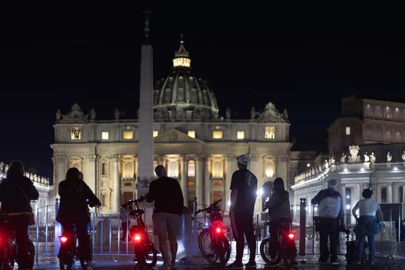 Rome : visite de nuit à vélo électrique, avec option de dégustation de vins et de mets