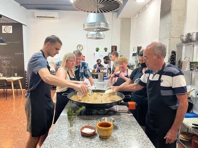 Valence : Atelier de Paella, Tapas et boissons en soirée