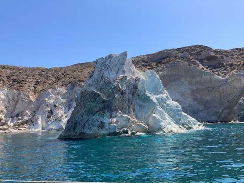 Billet Santorin : Croisières en catamaran autour de l'île volcanique.