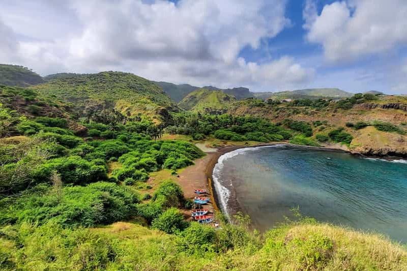 Depuis le port de Praia : visite de l'île pour les passagers des bateaux de croisière