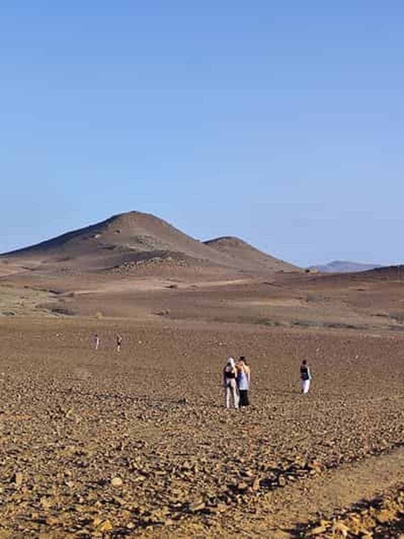 Billet Agafay : Dîner dans le désert, balade à dos de chameau au coucher du soleil et musique de feu de joie
