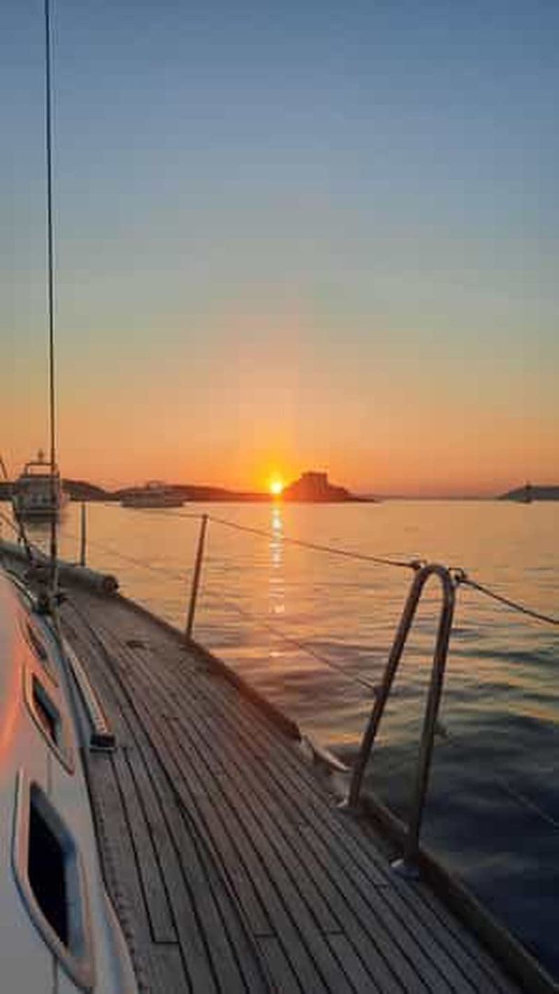 Apéritif au coucher du soleil en voilier-Nage et paddle-Cap d'Antibes
