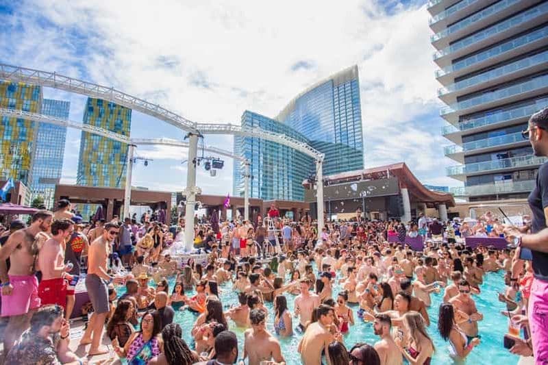 Billet Las Vegas : Party Bus Day Club Tour avec boissons et entrée dans les clubs