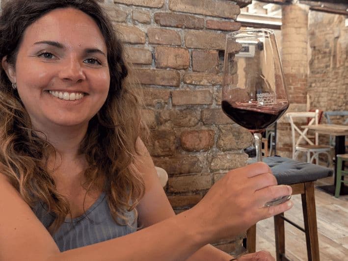 Dégustation de vins avec plateau de parmesan et jambon à Parme