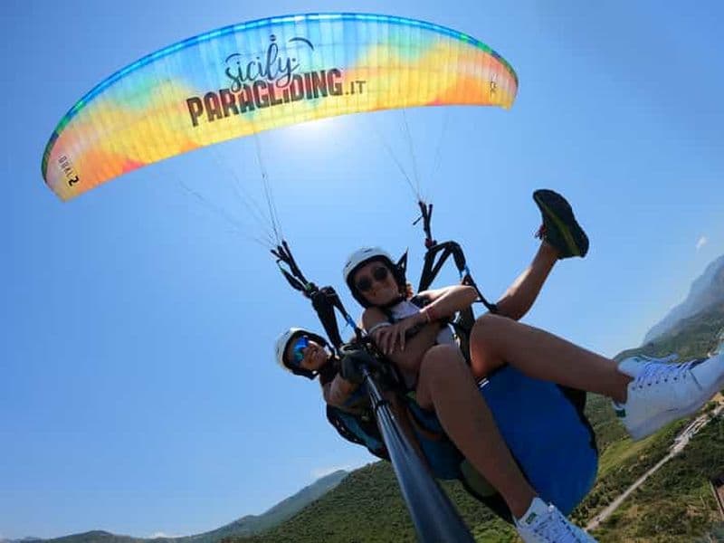 Taormine : Tour en parapente avec moniteur et vidéo GoPro
