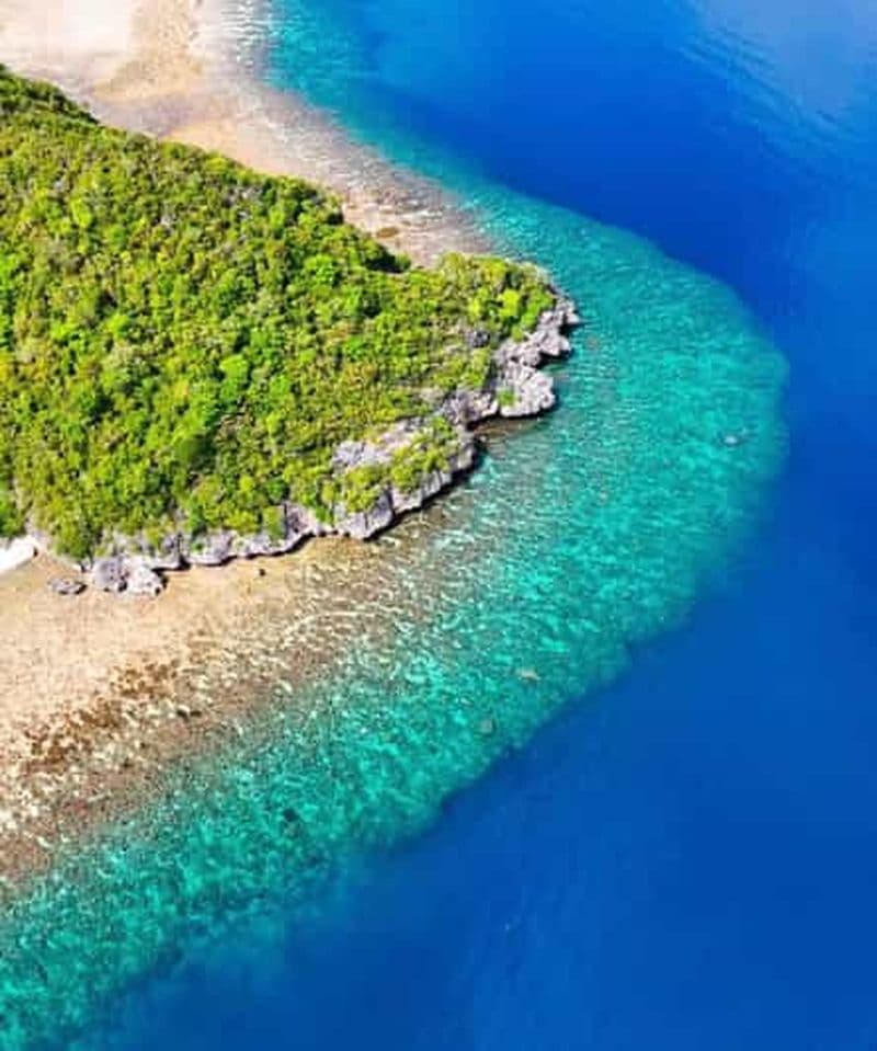 Billet Labuan Bajo : Visite d'une demi-journée de la grotte de Rangko et de la plage avec plongée en apnée