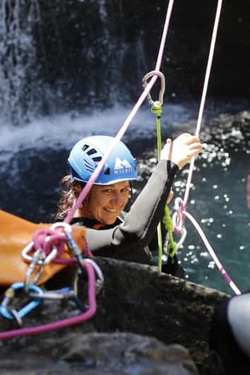 Depuis Aveiro : Excursion guidée de canyoning avec transferts à l'hôtel