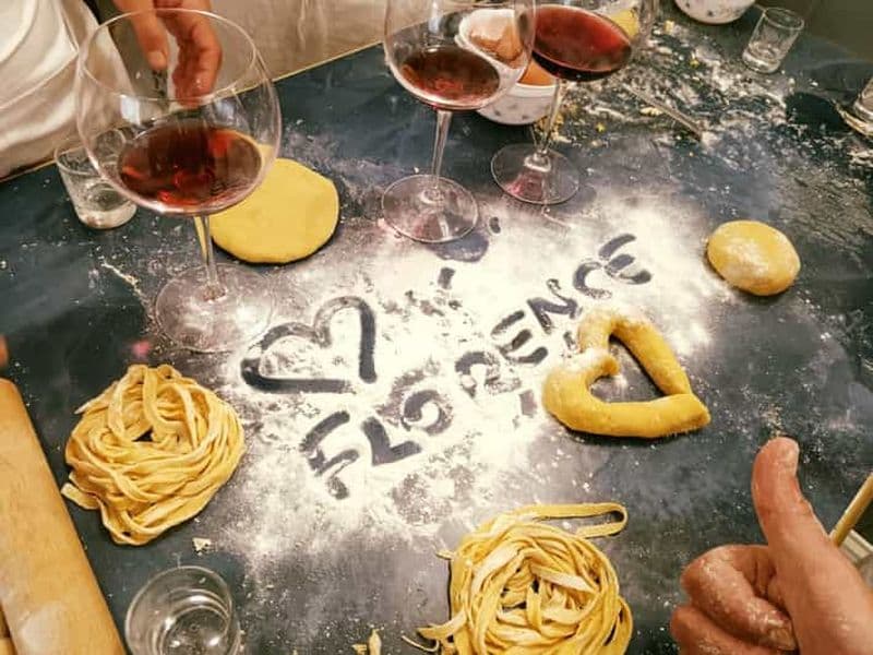 Billet Florence : atelier pâtes avec dîner, vin et... chant !