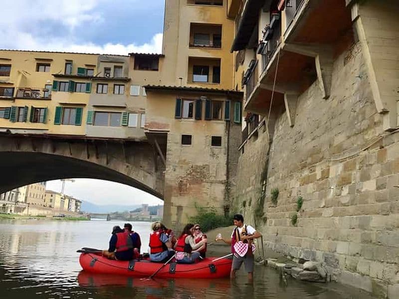 Florence : Expérience de rafting à Ponte Vecchio avec apéritif