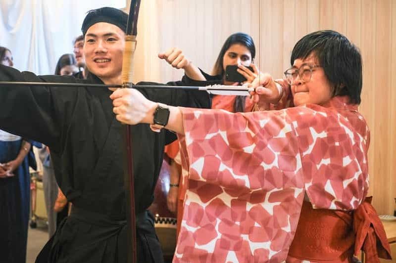 Expérience samouraï à Tokyo : kyudo (tir à l'arc) et maniement du sabre