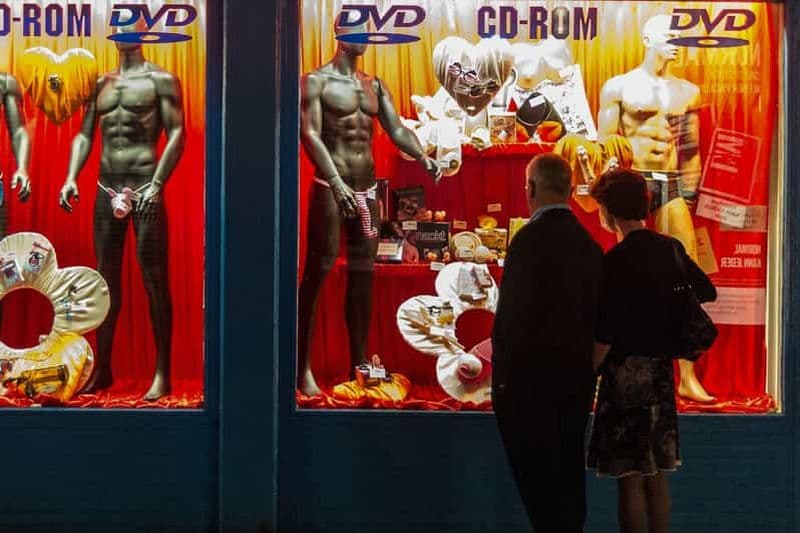 Hambourg : Visite guidée des hauts lieux de St. Pauli avec bière pour les 18 ans et plus