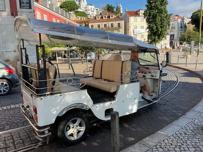 Billet Lisbonne : visite touristique de 2 heures en TukTuk avec prise en charge gratuite