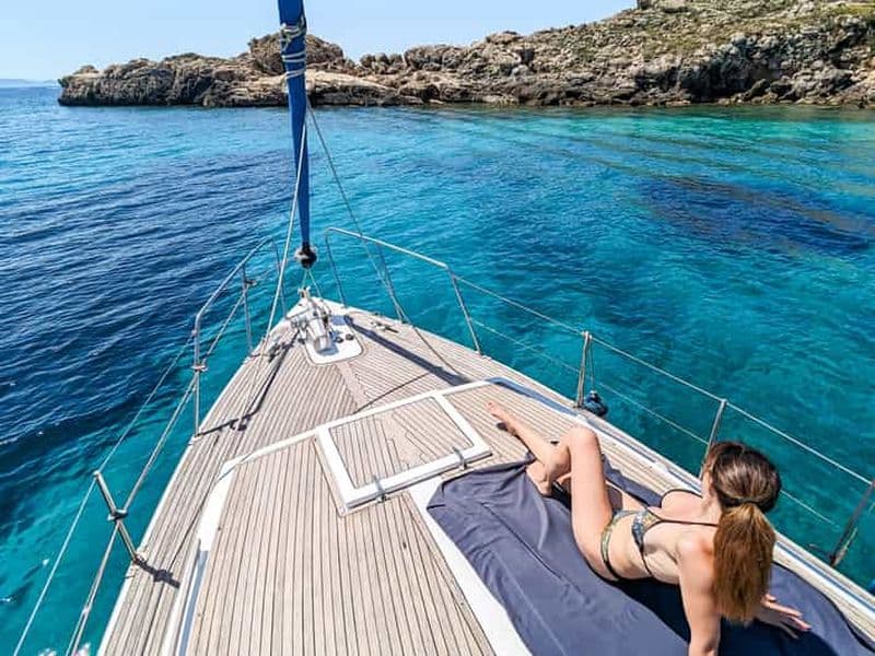 Alghero : Croisière quotidienne à la voile avec déjeuner à bord