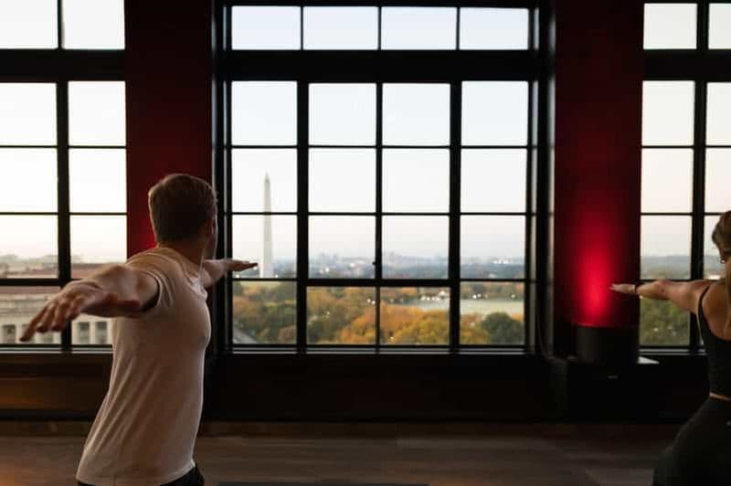 Washington, D.C. : Yoga au lever du soleil au-dessus de la capitale nationale