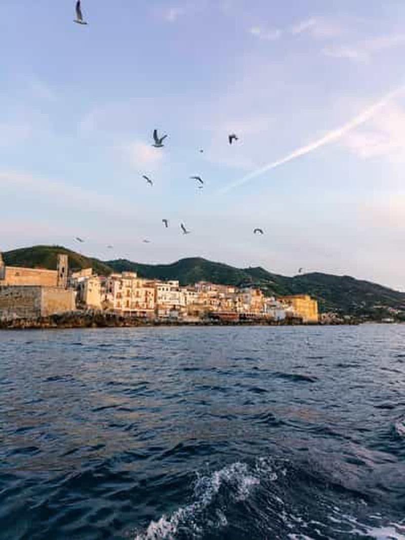 Cefalù : Mini Yacht avec arrêts plongée, grottes et apéritif