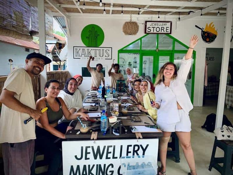 Gili Air : cours de fabrication de bijoux en argent kaktus