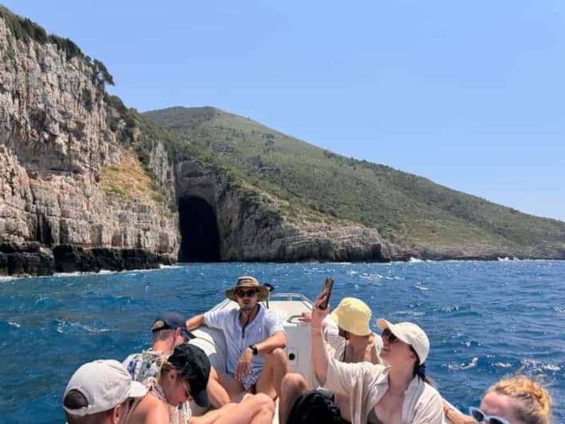 Billet Vlore : Excursion en bateau rapide sur l'île de Sazan, la grotte de Haxhi Ali et Karaburun