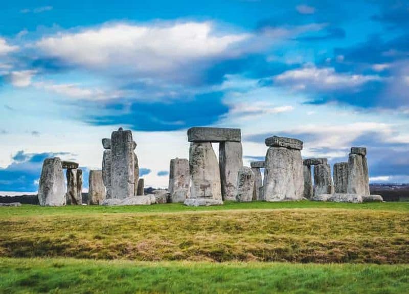 Billet Au départ de Bath : Stonehenge et les Cotswolds : visite d'une journée avec entrée
